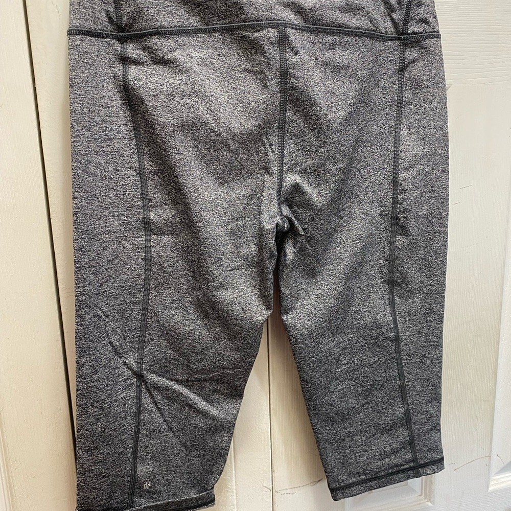 Victoria Secret short legging’s - Picture 2 of 4